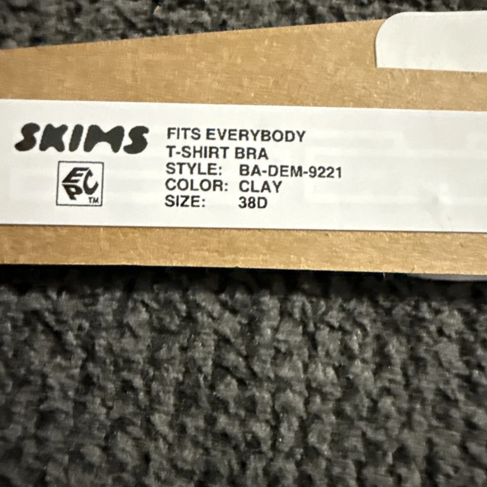 Skims Fits Everybody Tshirt Bra - Clay - 38D - NWT - Picture 5 of 5